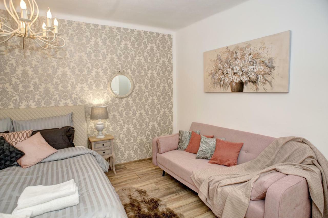 Kristanka - Kouzelne Apartmany Прахатице Экстерьер фото