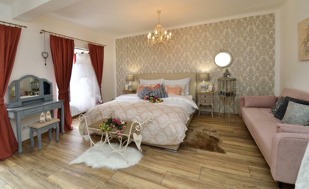 Kristanka - Kouzelne Apartmany Прахатице Экстерьер фото